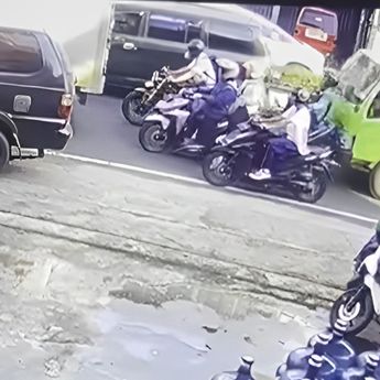 Diduga Rem Blong, Truk Tabrak 2 Pengendara Motor saat Lalin Macet di Bojongherang