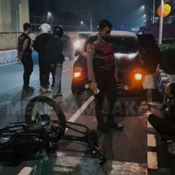 Mobil Ringsek Kecelakaan di Senayan, Ditabrak Sepeda Motor Sampai 2 Kali