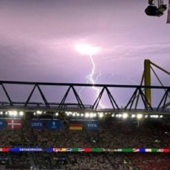 Hujan Lebat Disertai Petir, Jerman vs Denmark Sempat Dihentikan pada Menit 35