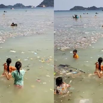 Miris! Pantai Pasir Putih Lampung Penuh Sampah, Bocah Tetap Asyik Berenang