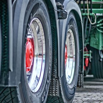 DPR Nilai Larangan Truk 17 Hari Beroperasi Rugikan Sopir dan Industri