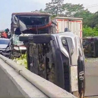 Detik-detik Bus Primajasa Tabrak Mobil Bikin Kecelakaan 10 Kendaraan di Tol Cipularang