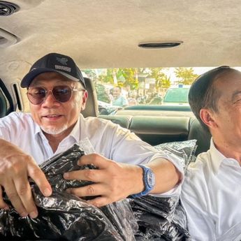 Momen Mencengangkan saat Jokowi dan Zulhas Naik Mobil: Isinya Penuh Kaos