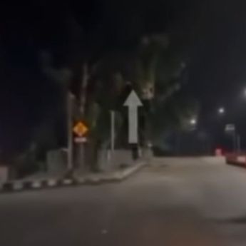 Bocah Bikin Prank Pocong di Malam Hari Bikin Resah Pengendara yang Lewat