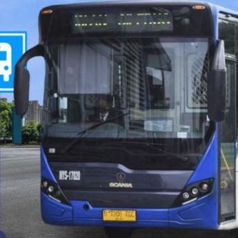 Bus Transjakarta Alami Gangguan di Halte Widya Chandra, Penumpang Terpaksa Turun