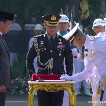 Jokowi Lantik 906 Perwira Remaja TNI-Polri