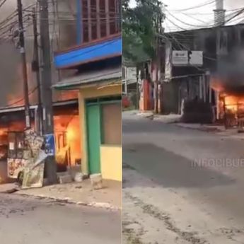 Detik-detik Kebakaran Hebat Landa Rumah Warga di Bekasi