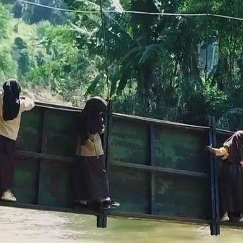 Viral Pelajar di Sukabumi Tantang Maut Setiap Menuju Sekolah