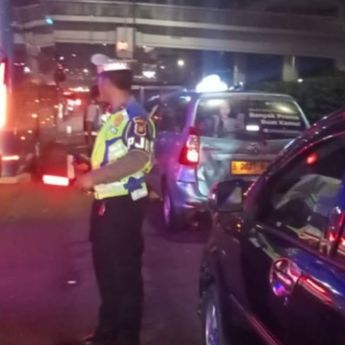 5 Kendaraan Terlibat Kecelakaan di Tol Dalam Kota Slipi Arah Tebet, Kondisinya Mengenaskan!