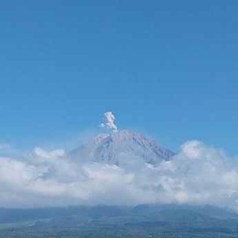 Gunung Semeru Kembali Erupsi Selama 139 Detik