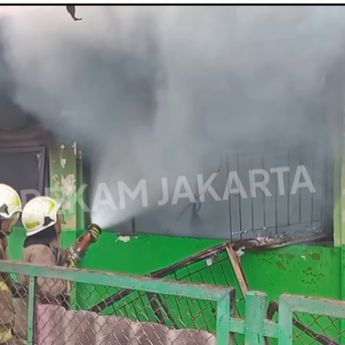 Breaking News! Gedung SDN 01 Pondok Bambu Terbakar Hebat