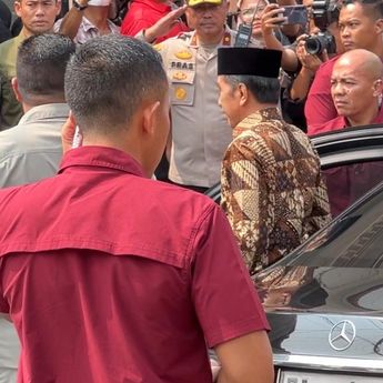 Jokowi Melayat ke Rumah Duka Eks Wapres Hamzah Haz