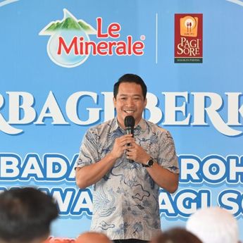 Kolaborasi Produk Asli Indonesia: Le Minerale Berbagi Berkah Ibadah Umrah untuk Karyawan Pagi Sore