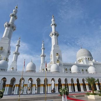 Mengenal Masjid Raya Sheikh Zayed Solo, Simbol Persahabatan Jokowi dan Sheikh Mohammed bin Zayed