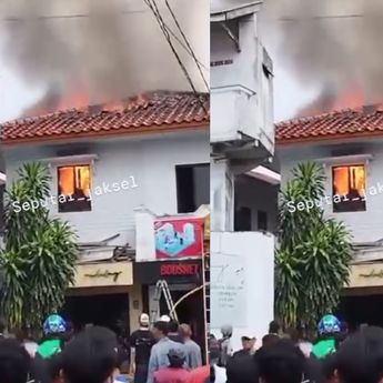 Kobaran Api Melahap Bangunan Ruko di Tanjung Barat, Sampai Menyambar Rumah Warga