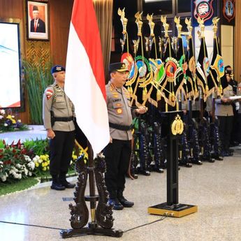 Kapolri Cek Gladi Bersih Apel Pengamanan Pengambilan Sumpah Presiden dan Wapres