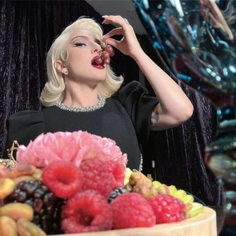 Lady Gaga Resmi Bertunangan dengan Pebisnis Michael Polansky