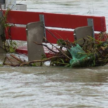 3 Orang Tewas Terjebak Banjir di Ruang Bawah Tanah