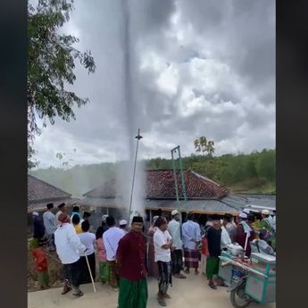 Viral Air Menyembur Setinggi Puluhan Meter di Sampang Gemparkan Warga