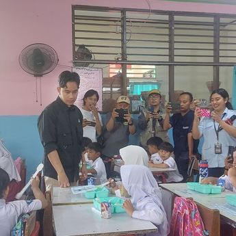 Gibran Tinjau Uji Coba Makan Bergizi Gratis di SDN 4 Kota Tangerang