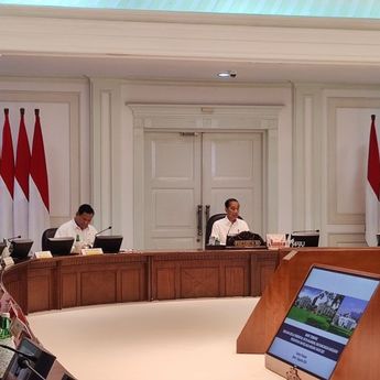 Momen Prabowo Dampingi Jokowi Rapat Terbatas Bahas RAPBN 2025