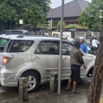 Bocah 9 Tahun Sopir Mobil yang Tabrak Kendaraan di Kemang Dikembalikan ke Ortu