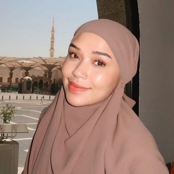 Usai Diteriaki Haram Gegara Isap Rokok Elektrik Saat Umrah, Lula Lahfah: Aku Minta Maaf