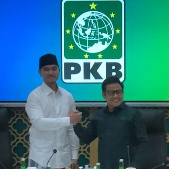 Ketemu Cak Imin di Markas PKB, Kaesang Pakai Sarung dan Kopiah