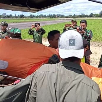 Jenazah Pilot Glen Diterbangkan ke Timika