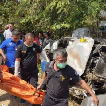 Kereta Api Tabrak Mobil Avanza di Tulungagung, Pengemudi Mobil Tewas di Tempat