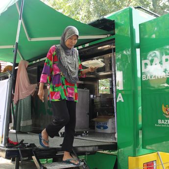 BAZNAS Distribusikan 1.400 Paket Makanan Bergizi untuk Difabel dan Dhuafa di Bekasi