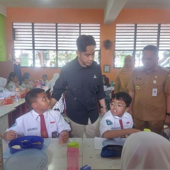 Survei Indikator: 77,6 Persen Dukung Program Makan Bergizi Gratis