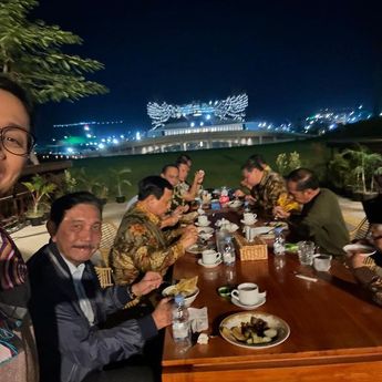 Sri Mulyani Posting Airlangga Makan Bakso Bareng Jokowi di IKN Usai Mundur dari Ketum Golkar