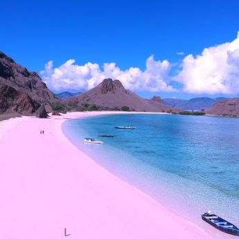 Termasuk Indonesia, Ini 6 Pantai Paling Cantik di Dunia yang Wajib Dikunjungi