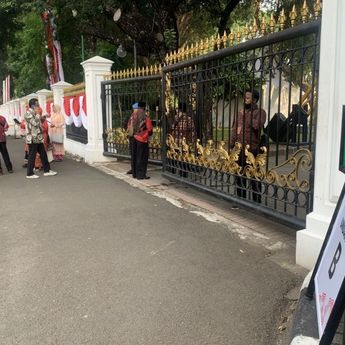 Tamu Undangan Berpakaian Adat Memadati Istana Merdeka untuk Peringatan HUT ke-79 RI