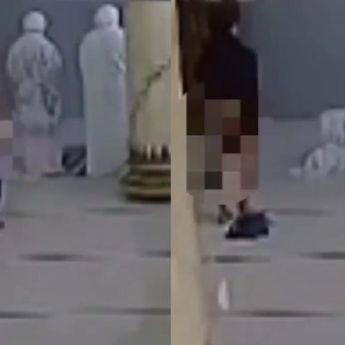 Viral Pria Lakukan Pelecehan di Masjid saat Wanita Salat Dzuhur Berjamaah