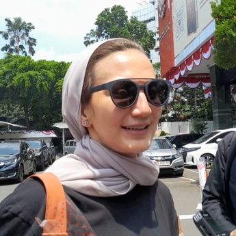 Wanda Hamidah Ikut Aksi di Gedung MK: Tetap Menjadi Penegak Konstitusi