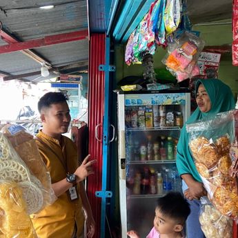 Kisah Penerima Program ZMart Kota Padang Panjang Sukses Kuliahkan Anak Berkat Bantuan BAZNAS