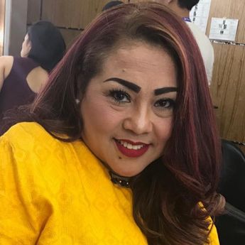 Tangis Nunung Srimulat 'Ngemis' Ditanya Kabar oleh Anak dan Keluarga