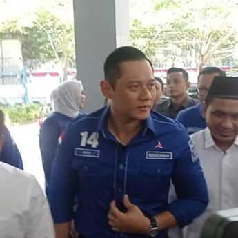 AHY Serahkan Surat Rekomendasi ke-3 Calon Gubernur