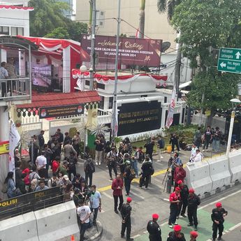 Jalan Salemba Raya Depan KPU Jakarta Ditutup Sebagian Jelang Pendaftaran Pilgub