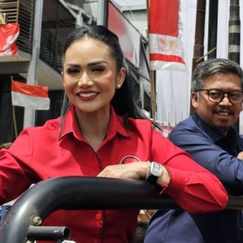 Krisdayanti dan Kresna Ramaikan Pendaftaran dengan Arak-arakan di KPU Batu