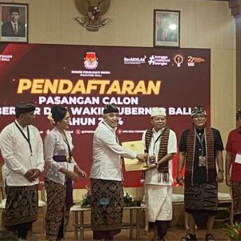 KPU Bali Terima Pendaftaran Wayan Koster-Giri Prasta sebagai Calon Gubernur dan Wakil Gubernur