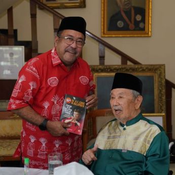 Rano Karno Kunjungi Rumah Mayjen Eddie Marzuki 'Bapak Pencak Silat Dunia'