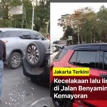 Dua Mobil Adu Banteng di Kemayoran, Satunya Sampai Terbalik Ringsek Parah