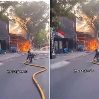 Rumah Warga Terbakar di Jakarta Barat, Api Belum Padam