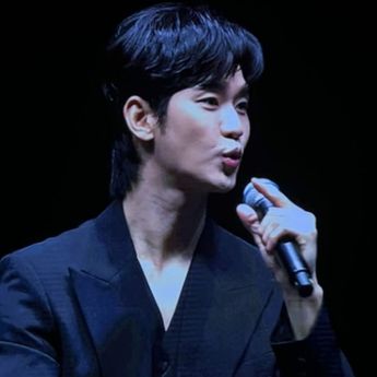 Ikut Melokal, Kim Soo Hyun Sebut Menyala Nasi Goreng