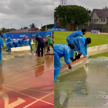 Lapangan Sepak Bola PON Tergenang Banjir, Atlet-Pelatih Bantu Alirkan Air