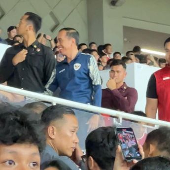 Lihat Timnas Imbang Lawan Australia, Jokowi Tetap Tersenyum