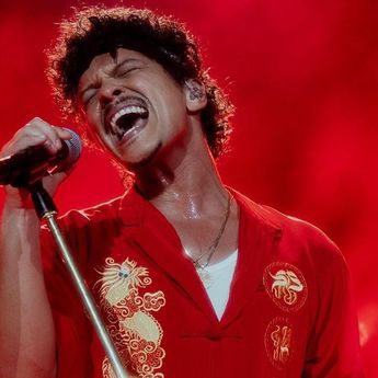 Curhat Penonton Konser Bruno Mars: Beli Tiket VIP Rp8 Juta, Nontonnya Terhalang Tiang